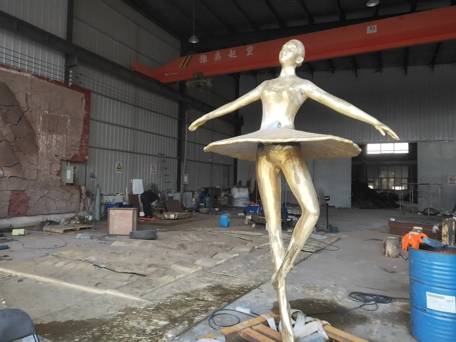 Gold patina bronze ballet dancer sculpture cast at Moxin Art Foundry